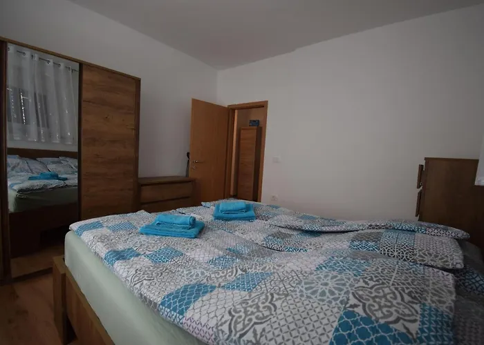 Adem アパート コペル